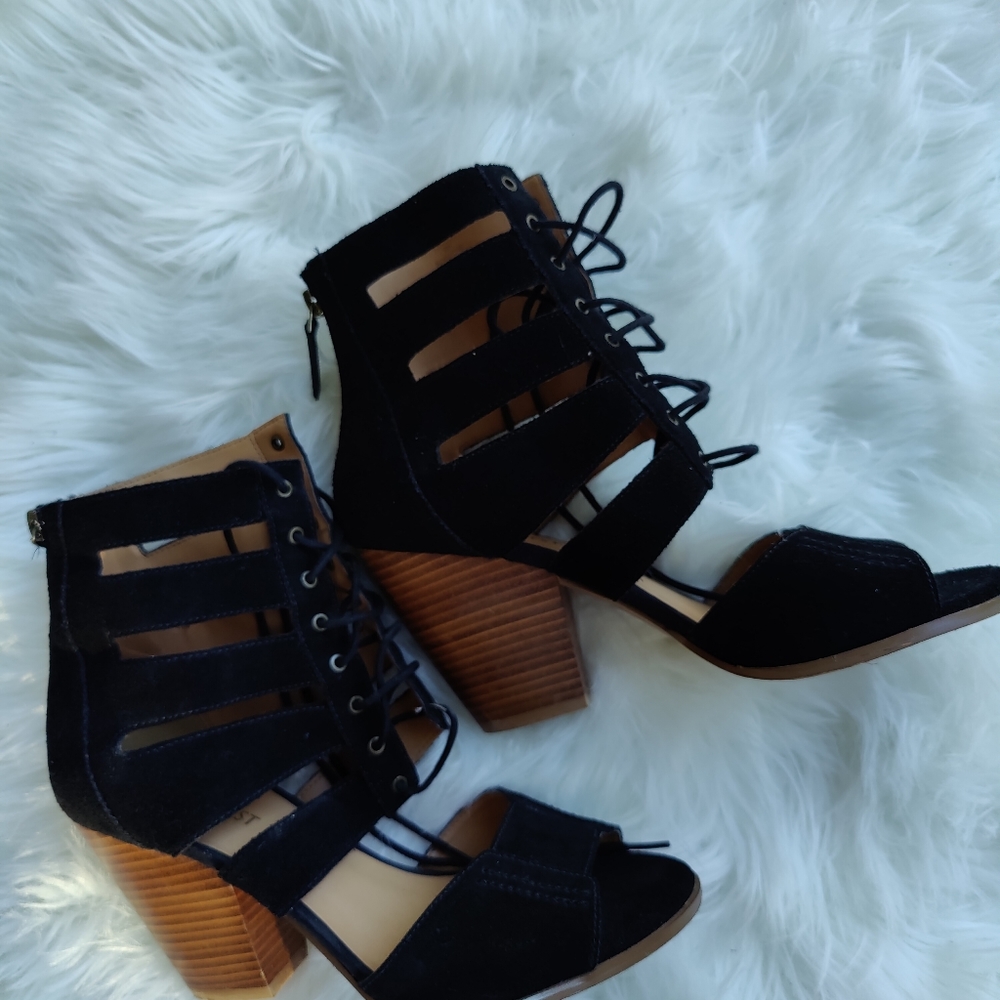 Nine west lace up open toe shoe